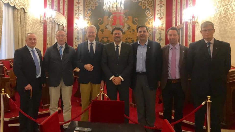 El DG2203 de Rotary Internacional con el Alcalde de Alicante