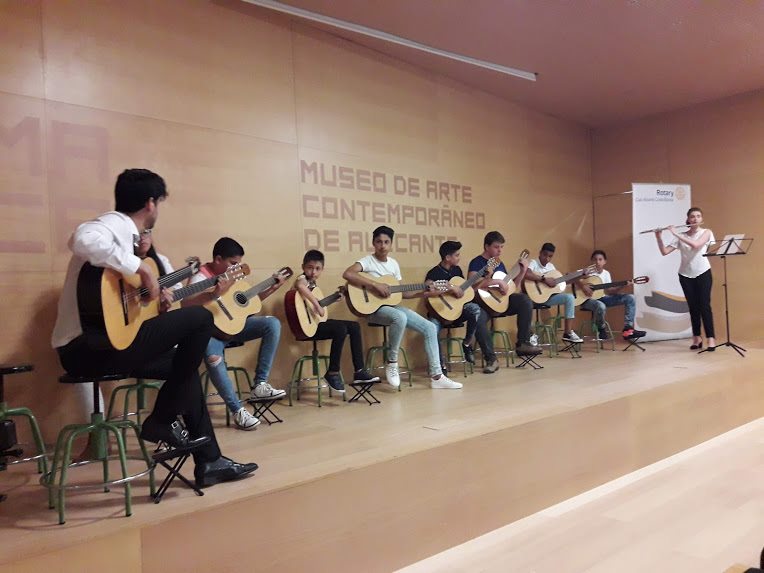 Guitarras en la escuela/campaña crowfunding