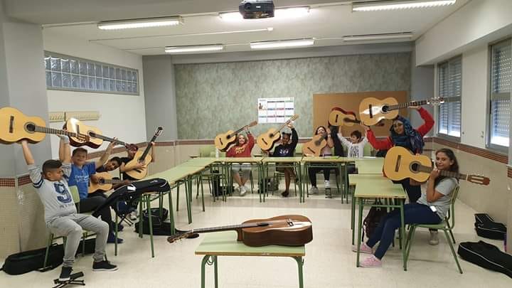 nuevos alumnos de nuestro proyecto «Guitarras en la escuela»